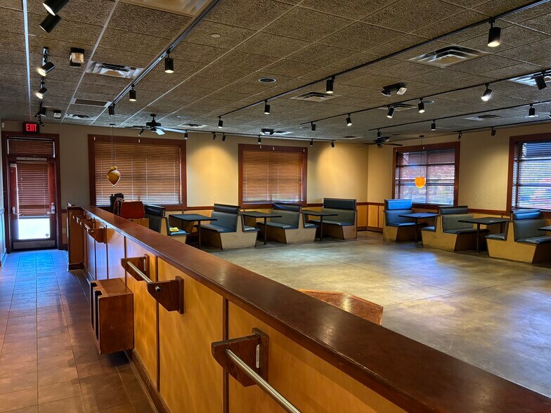 More Photos Of 121-133 Gage Blvd, Richland Freestanding For Lease