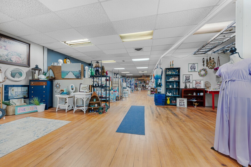 More Photos Of 811 Oregon St, Oshkosh Restaurant For Sale