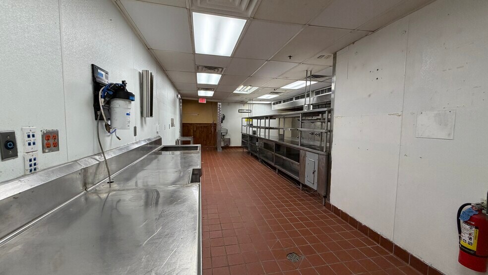 More Photos Of 2124-2162 Merrick Ave, Merrick Unknown For Lease