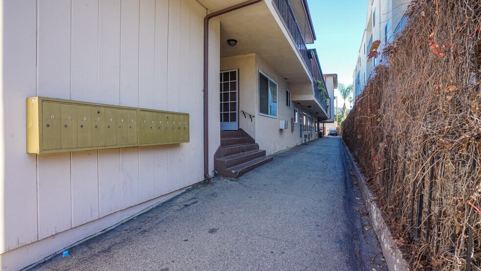 More Photos Of 1814 Grismer Ave, Burbank Apartments For Sale