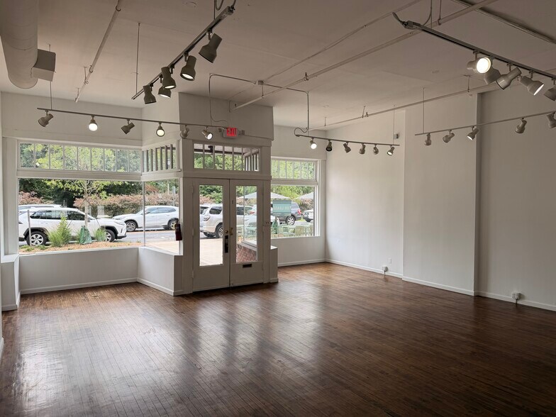 More Photos Of 106-128 N Avondale Rd, Avondale Estates Storefront Retail Office For Lease