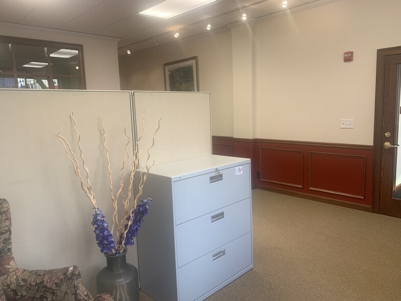 More Photos Of 21 Main St, Rochester Storefront Retail Residential For Lease