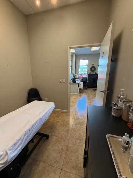 More Photos Of 4318 Maine Ave, Baldwin Park Medical For Lease