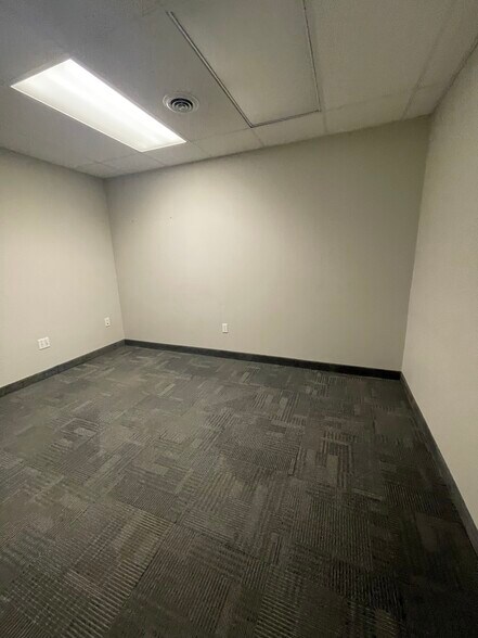 More Photos Of 6223 W Deschutes Ave, Kennewick Flex For Lease