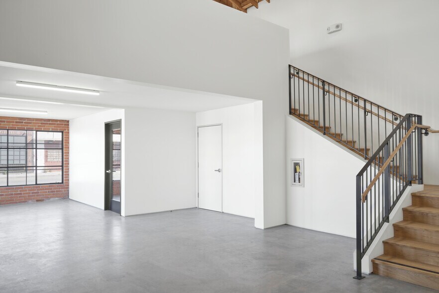 More Photos Of 3626 W Jefferson Blvd, Los Angeles Loft Creative Space For Lease
