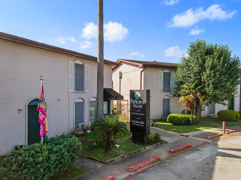 More Photos Of 2323 Burke, Pasadena Apartments For Sale