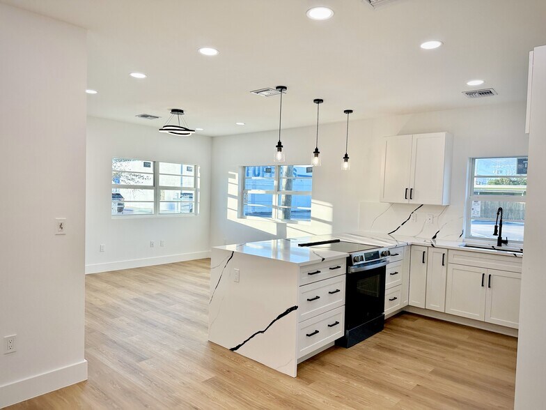 More Photos Of 931 N J St, Lake Worth Beach Apartments For Sale