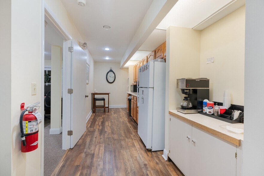 More Photos Of 1710 Union Blvd, Allentown Bank For Sale