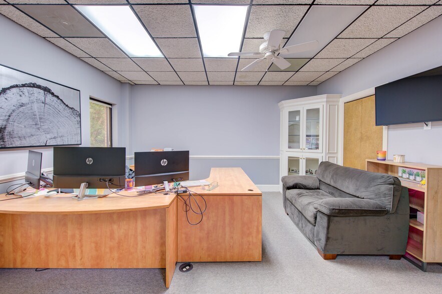More Photos Of 475 Industrial Dr, Lexington Showroom For Sale