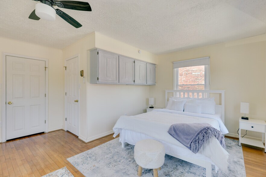 More Photos Of 1053 Washington St, Harpers Ferry Hospitality For Sale