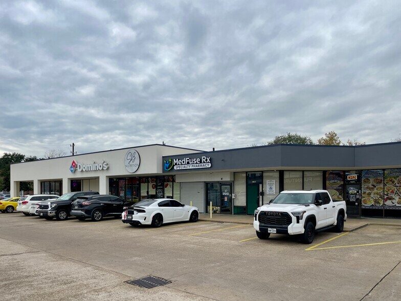 More Photos Of 2915-2991 Bingle Rd, Houston Unknown For Lease