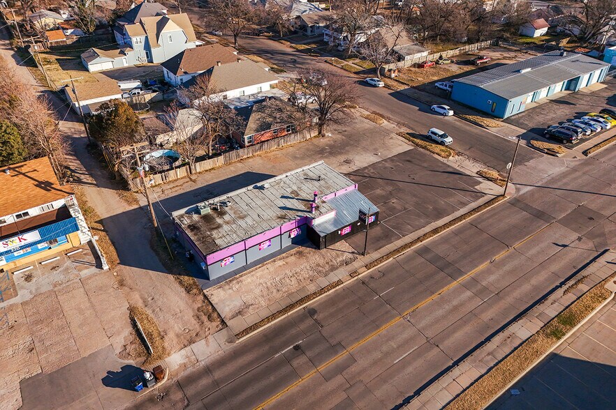 More Photos Of 212 W Harry St, Wichita Bar For Sale