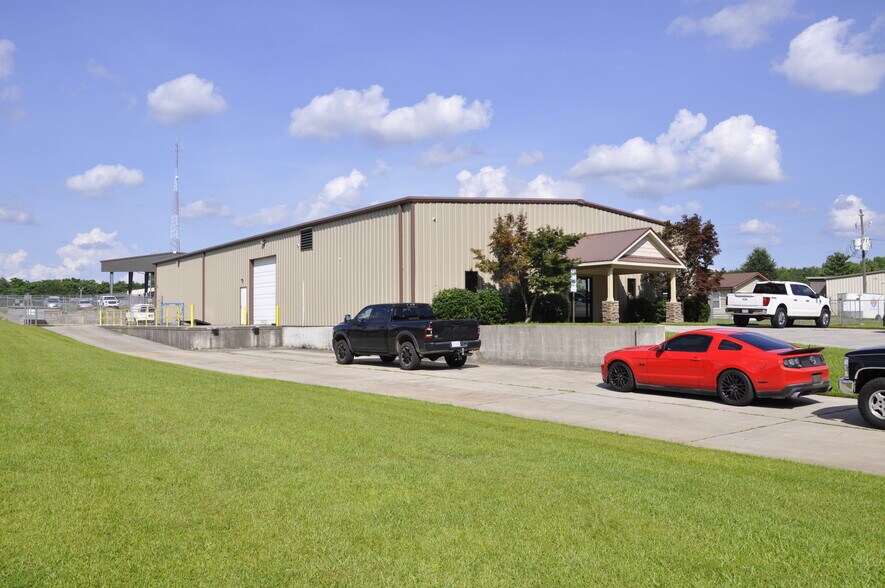 More Photos Of 3105 Hal Siler Dr, Sanford Industrial For Lease