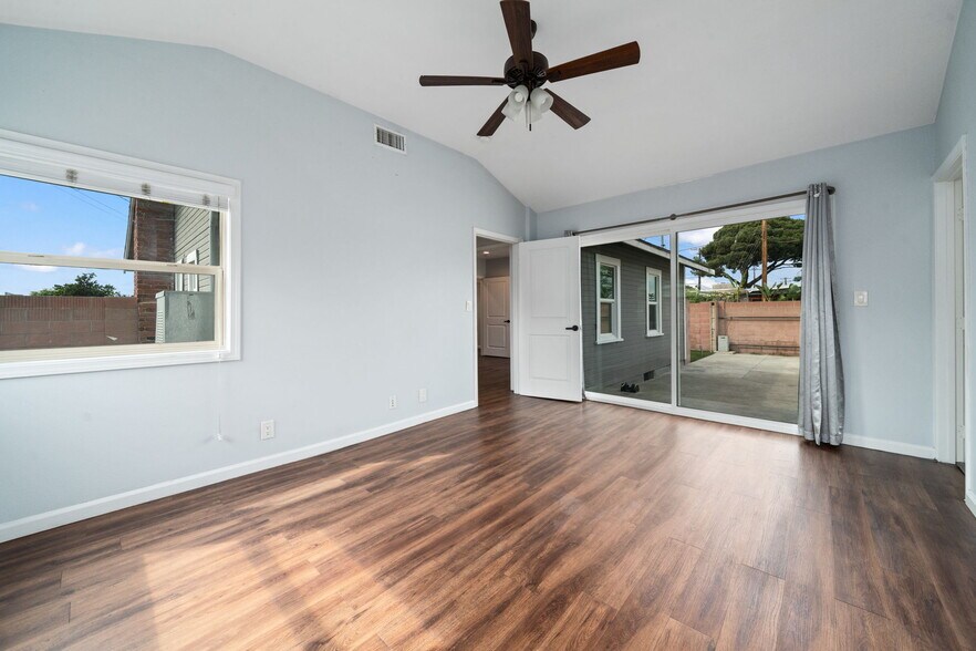 More Photos Of 2283 N Batavia St, Orange Contractor Storage Yard For Sale