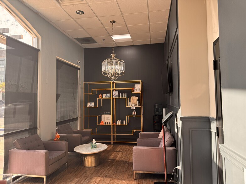 More Photos Of 4260 N Drinkwater Blvd, Scottsdale Freestanding For Lease