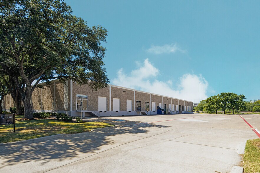 More Photos Of 9416 Neils Thompson Dr, Austin Warehouse For Lease