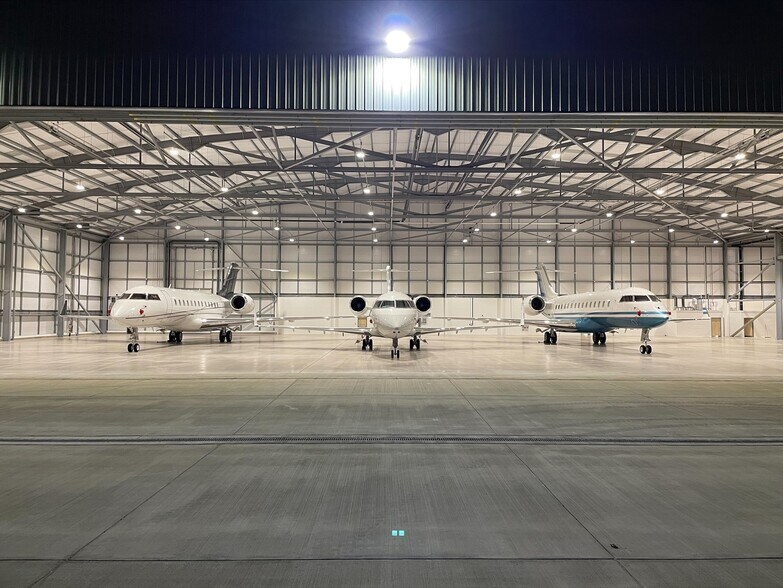 More Photos Of 7 S Hangar Rd, Peachtree City Airplane Hangar For Sale
