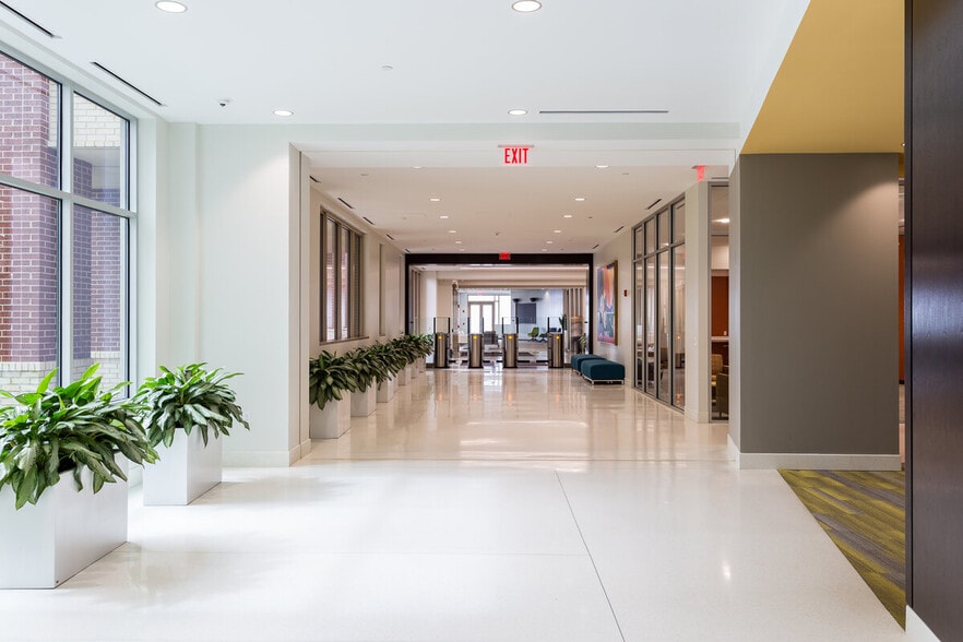 More Photos Of 658 S 4th St, Louisville Medical For Lease