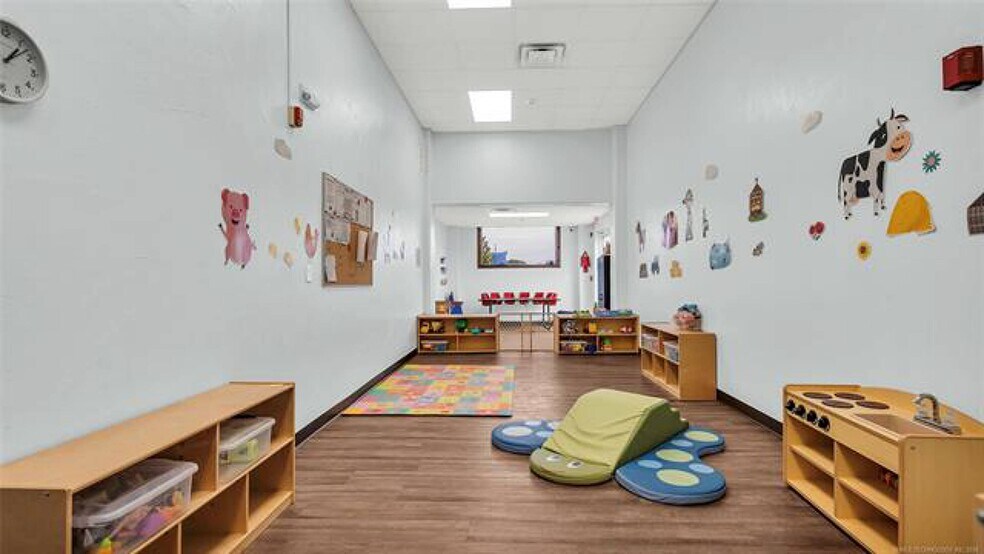 More Photos Of 4379 Highway 7 W, Sulphur Daycare Center For Sale