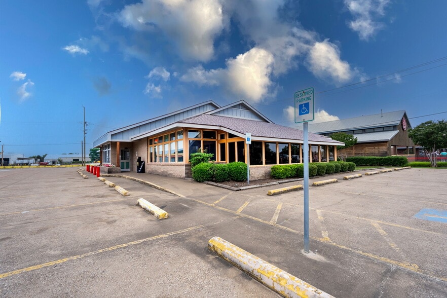 Primary Photo Of 3324 Lakeview Pky, Rowlett Restaurant For Sale