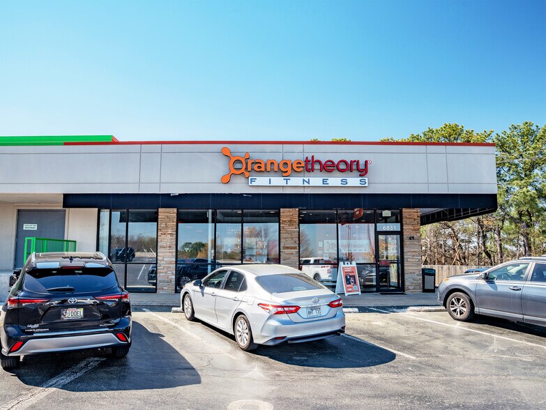 More Photos Of 6813-6831 Cantrell Rd, Little Rock Storefront For Sale