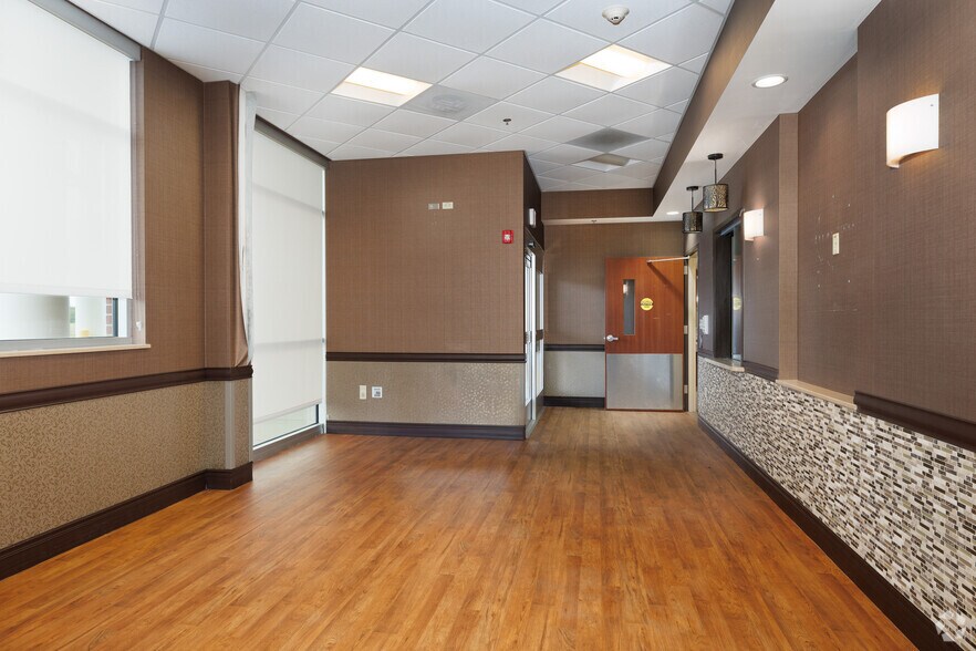 More Photos Of 624 Voris Jost Dr, Waterloo Medical For Lease