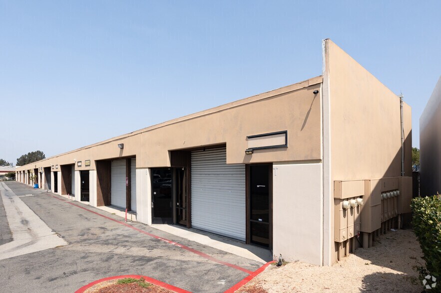 Primary Photo Of 2017 W Commonwealth Ave, Fullerton Light Manufacturing For Lease