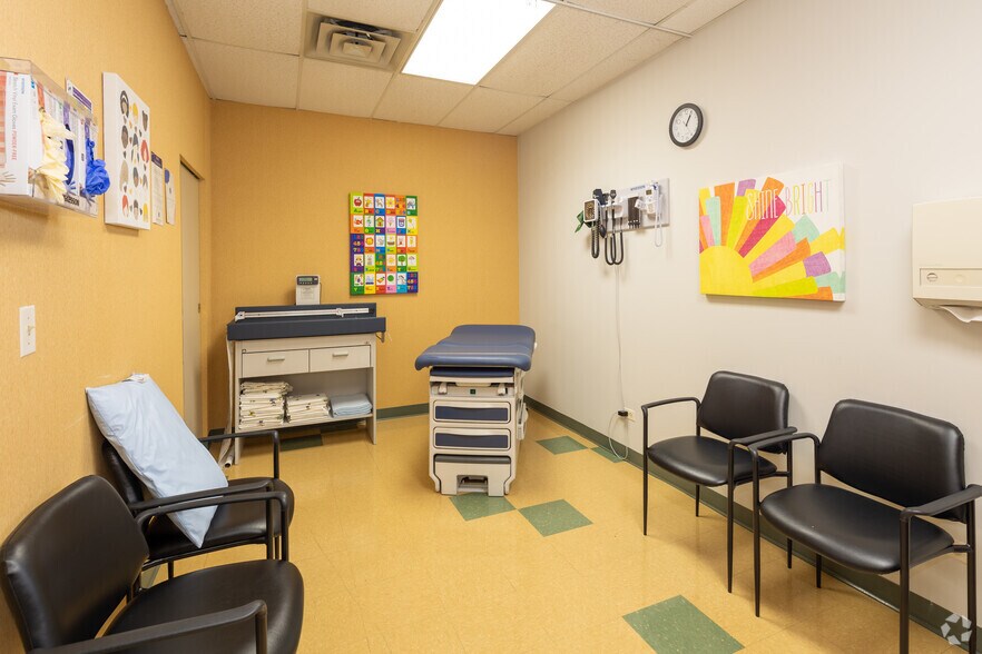 More Photos Of 1240 Il Route 83, Bensenville Medical For Sale