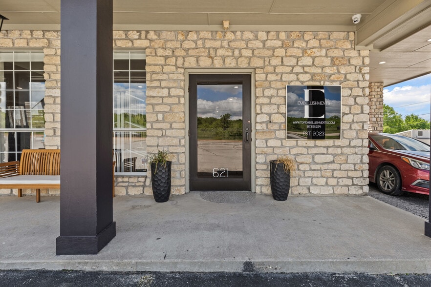 More Photos Of 621 N FM 1187, Aledo Office For Lease