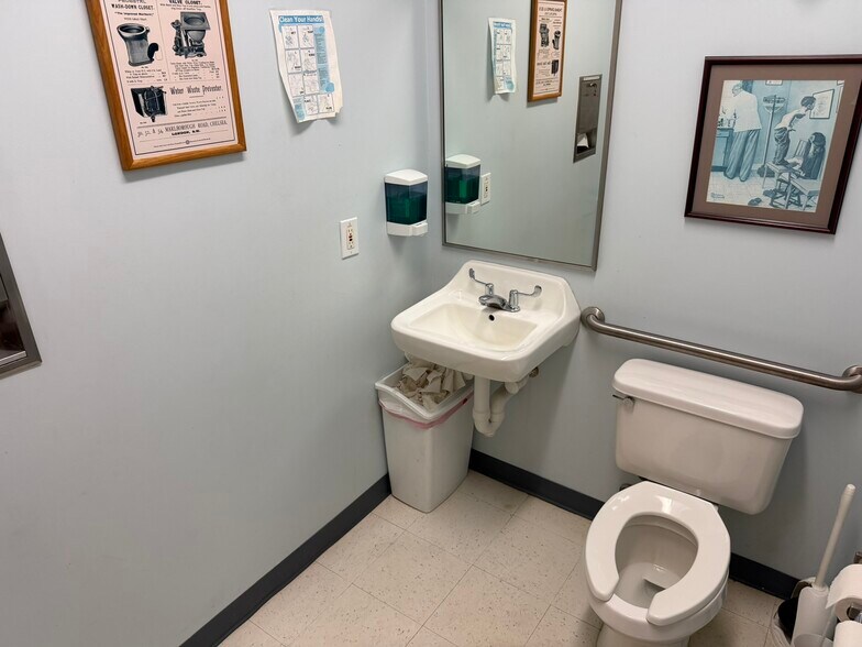 More Photos Of 1938 Charlie Hall Blvd, Charleston Medical For Sale