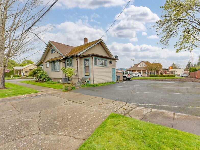 More Photos Of 737 NW Adams St, Mcminnville Office For Sale