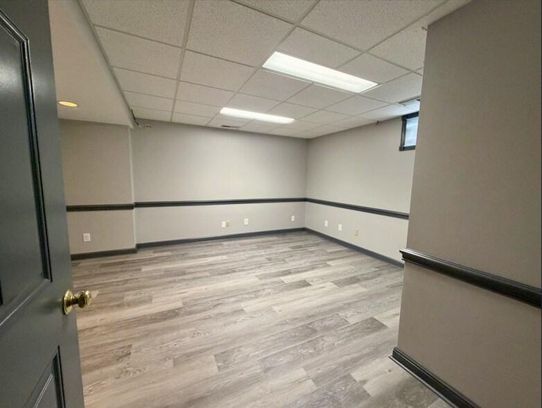 More Photos Of 8050 Corporate Cir, North Royalton Office For Lease