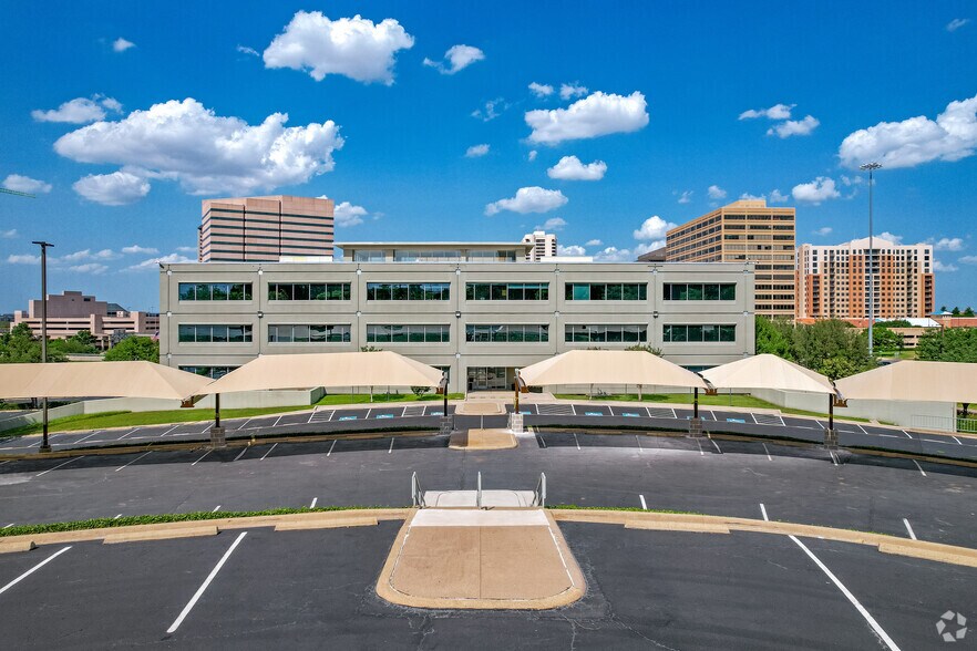 More Photos Of 130 E John Carpenter Fwy, Irving Office For Sale