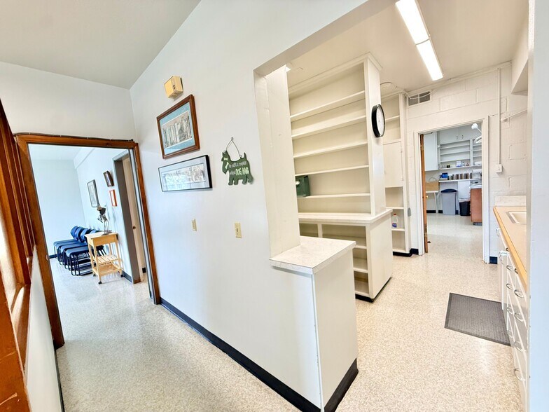 More Photos Of 1912 N 4th Ave, Pasco Office For Sale