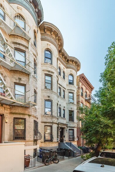 More Photos Of 14 Lincoln Pl, Brooklyn Apartments For Sale