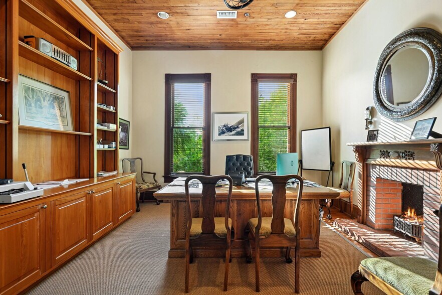 More Photos Of 2001 Lakeshore Dr, Mandeville Office For Sale