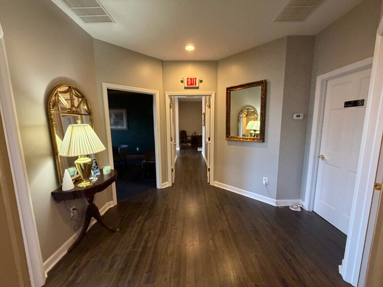 More Photos Of 9 W Broad St, Newnan Medical For Lease