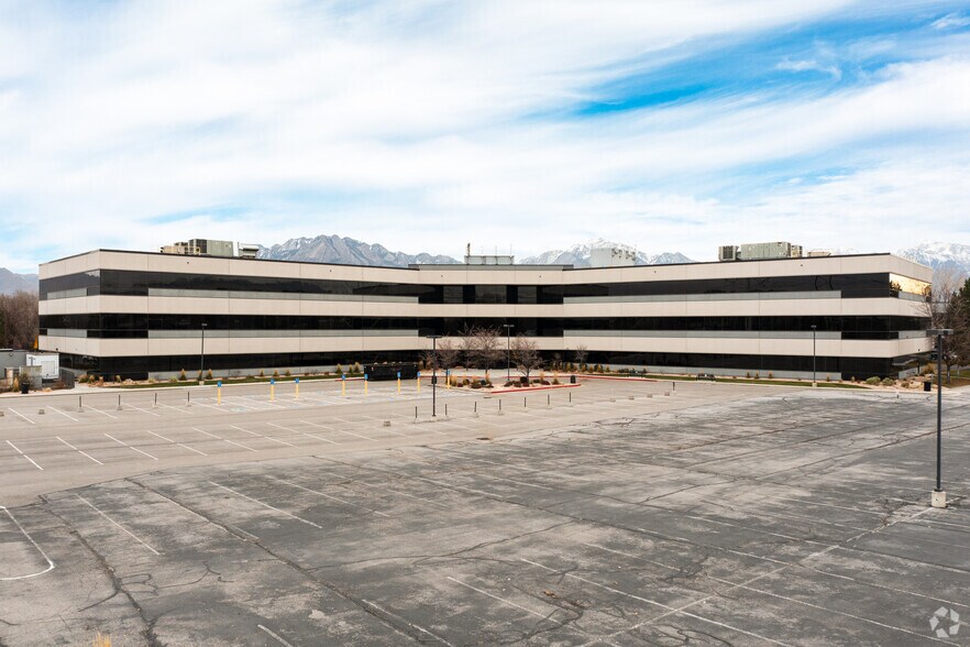 More Photos Of 860 W LeVoy Dr, Taylorsville Office For Lease