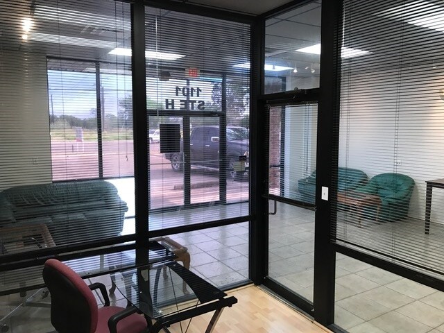 More Photos Of 1101 W Ferguson Ave, Pharr Showroom For Lease