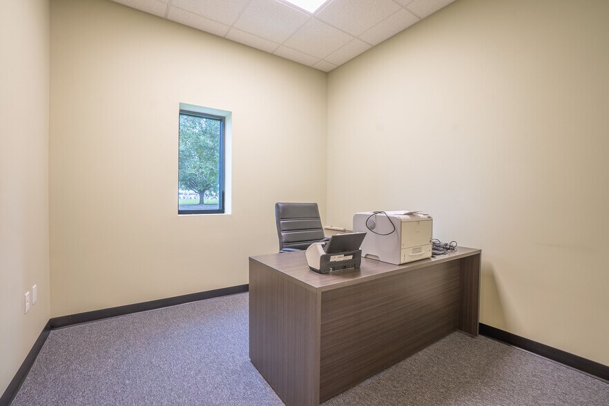 More Photos Of 227 Monogard Dr, Manchester Medical For Sale