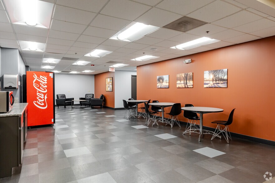 More Photos Of 1440 Renaissance Dr, Park Ridge Office Residential For Lease