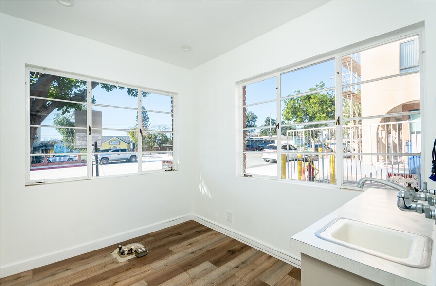 More Photos Of 2028 Lake Ave, Altadena Medical For Lease