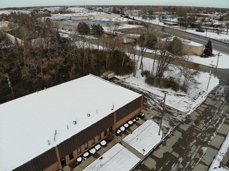 More Photos Of 14033-14055 Achyl Ave, Warren Warehouse For Sale