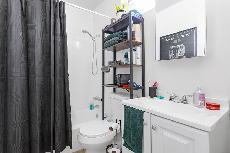 More Photos Of 1942 Euclid St, Santa Monica Apartments For Sale