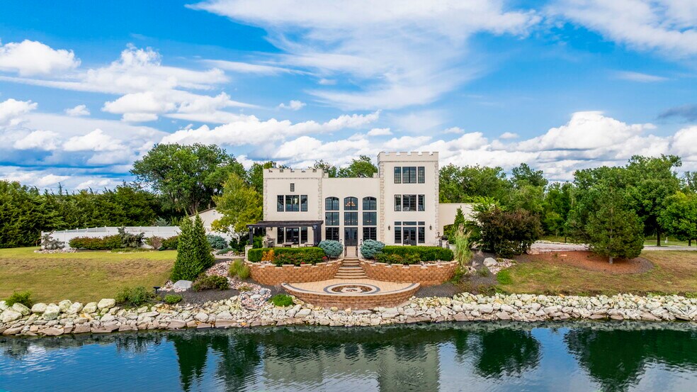 Primary Photo Of 4122 186th Blvd, Russell Specialty For Sale