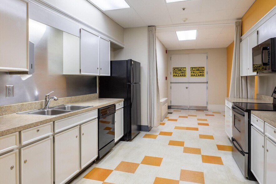 More Photos Of 240 Edwards St, Cleveland Office For Sale
