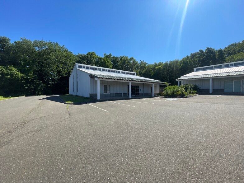 More Photos Of 11 Whitewood Ln, North Branford Garden Center For Sale