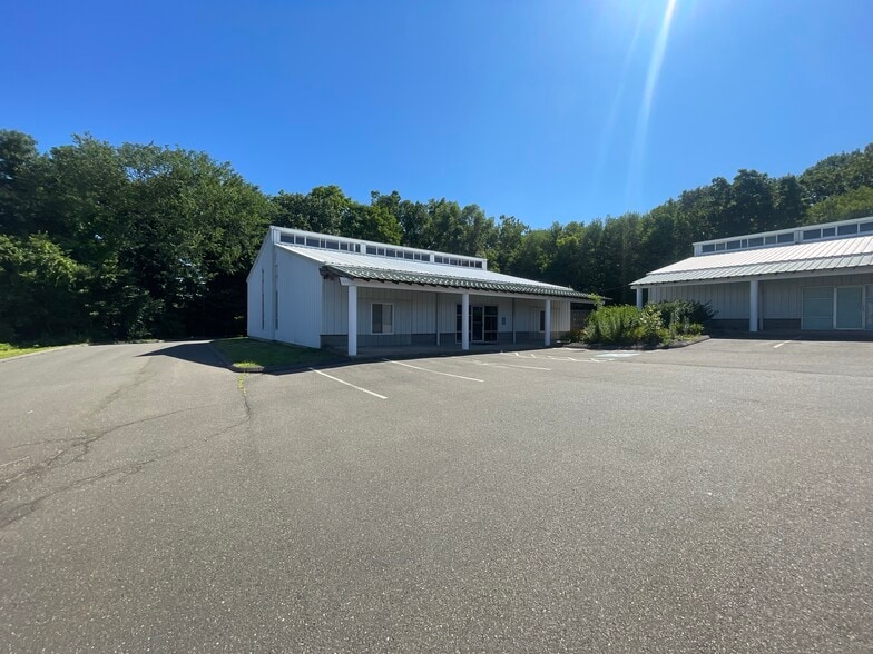 More Photos Of 11 Whitewood Ln, North Branford Garden Center For Sale