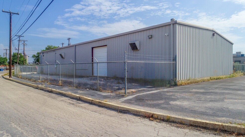More Photos Of 4711 Broom St, San Antonio Warehouse For Lease
