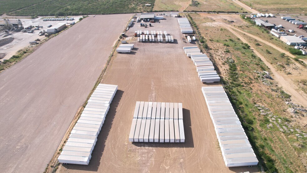 More Photos Of 539 El Pico rd, Laredo Truck Terminal For Lease